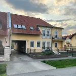 Johanna Apartman